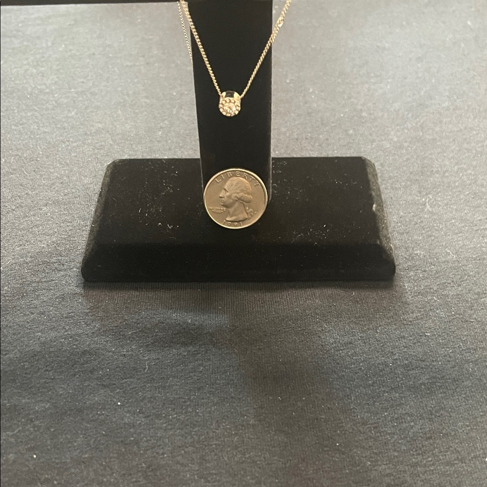 Elegant Silver Necklace with diamond like Crystal Pendant
